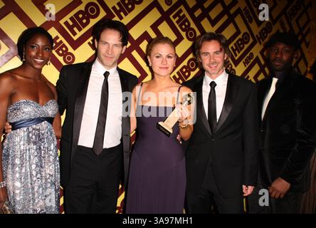 11 gennaio 2009 - Beverly Hills, CALIFORNIA - 11 gennaio 2009 - Beverly Hills, California - (L-R) attori Rutina Wesley, Stephen Moyer, Anna Paquin, Sam Trammell e Nelsan e Cast of True Blood. 2009 HBO Golden Globe After-Party tenutosi al ristorante circa 55 nel Beverly Hilton Hotel. Credito fotografico: Kevan Brooks/AdMedia Foto Stock