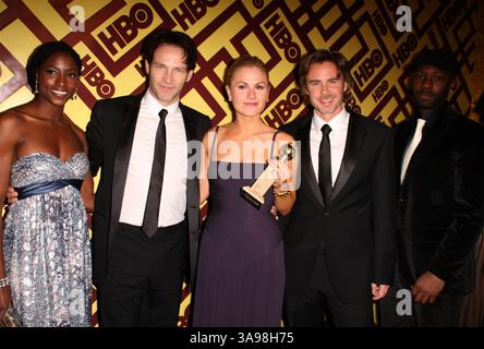 11 gennaio 2009 - Beverly Hills, CALIFORNIA - 11 gennaio 2009 - Beverly Hills, California - (L-R) attori Rutina Wesley, Stephen Moyer, Anna Paquin, Sam Trammell e Nelsan e Cast of True Blood. 2009 HBO Golden Globe After-Party tenutosi al ristorante circa 55 nel Beverly Hilton Hotel. Credito fotografico: Kevan Brooks/AdMedia Foto Stock