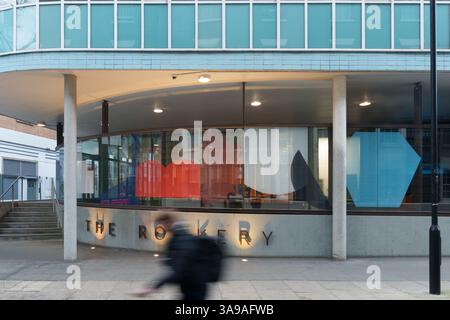 Londra, Inghilterra, Regno Unito - Congress House di David du ROI Aberdeen, con le illustrazioni di Solidarity Screen di Eva Berendes Foto Stock