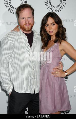 15 aprile 2009 - Hollywood, CA, Stati Uniti - 15 aprile 2009 - Hollywood, CA - Joss Whedon ed Eliza Dushku. Il 26esimo Festival annuale William S. Paley Television presenta ''Dollhouse'' tenutosi all'Arclight Cinemas. Foto: Byron Purvis/AdMedia (immagine di credito: © Byron Purvis/AdMedia via ZUMA Wire) Foto Stock