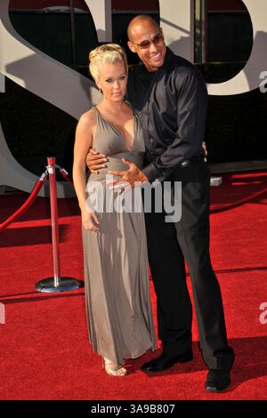 15 luglio 2009 - Los Angeles, CA, Stati Uniti - 15 luglio 2009 - Los Angeles, CA - Kendra Wilkinson e il marito Hank Baskett. 17° Annual ESPY Awards - arrivi tenuti al Nokia Theatre LA Live. Credito fotografico: Byron Purvis/AdMedia Foto Stock