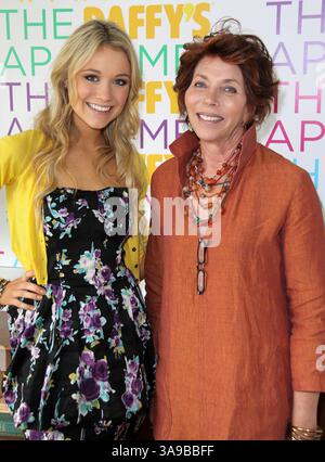 18 luglio 2009 - New York, New York, Stati Uniti - 23 luglio 2009 - New York, NY - Katrina Bowden. Katrina Bowden, stella '30 Rock', al Daffy's SoHo Apartment per il Kickoff Contest ''The Daffy's Apartment''. Crediti fotografici: Paul Zimmerman Foto Stock