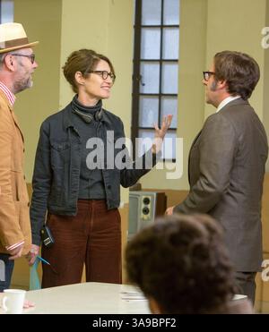 DATA DI USCITA: 29 settembre 2017 TITOLO: Battle of the Sexes STUDIO: Fox Searchlight Pictures DIRECTOR: Jonathan Dayton, Valerie Faris TRAMA: The true story of the 1973 tennis match tra Billie Jean King e l'ex campione e serial hustler Bobby Riggs. PROTAGONISTI: Jonathan Dayton, Valerie Faris, Steve Carell sul set. (Immagine di credito: © Fox Searchlight Pictures/Entertainment Pictures/ZUMAPRESS.com) Foto Stock