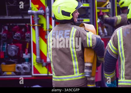 Londra, Regno Unito. 14 febbraio 2024. Vigili del fuoco di Londra sulla scena di un incendio nel centro di Londra. Credito: Vuk Valcic/Alamy Foto Stock