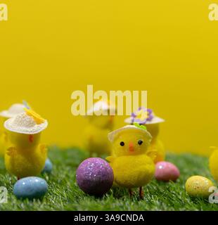 decorazioni e fiori di pasqua Foto Stock