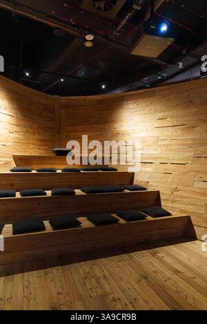 Muzeum Jana Pawła II i Prymasa Wyszynskiego. Museo di Giovanni Paolo II e Primate Wyszynski all'interno del Tempio della Divina Provvidenza, Varsavia. Auditorium. Foto Stock