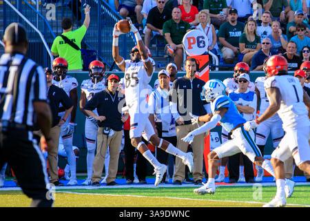 4 novembre 2017: Il wide receiver dei Cincinnati Bearcats Thomas Geddis (85) riceve un passaggio neonato della panchina dei Cincinnati Bearcats durante la partita tra i Cincinnati Bearcats e Tulane Green Wave al Benson Field allo Yulman Stadium di New Orleans, LOUISIANA. I Cincinnati Bearcats vinsero 17-16. Stephen Lew/CSM (immagine di credito: &Copy; Stephen Lew/CSM tramite cavo ZUMA) Foto Stock