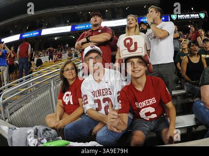 23 settembre 2017: Tifosi degli Oklahoma Sooners alla partita di football NCAA tra i Baylor Bears e gli OU Sooners al McLane Stadium di Waco, Texas. Matthew Lynch/CSM(immagine di credito: &Copy; Matthew Lynch/CSM tramite filo ZUMA) Foto Stock