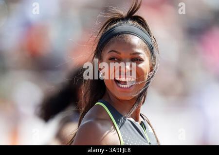 Austin Texas USA, marzo 29 2025: Tre volte medaglia d'oro olimpica GABBY THOMAS di Austin, Texas, sorride dopo aver partecipato alla seconda tappa della gara di invito femminile 4X400 metri al 97° Texas Relays. Thomas ha vinto l'oro nei 200 metri e due relè per gli Stati Uniti alle Olimpiadi di Parigi del 2024. Crediti: Bob Daemmrich/Alamy Live News Foto Stock
