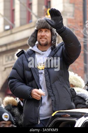 30 ottobre 2008 - Pittsburgh, PA, Stati Uniti - 03 febbraio 2009 - Pittsburgh, Pennsylvania - Pittsburgh Steelers quarterback BEN ROETHLISBERGER. I tifosi dei Pittsburgh Steelers si sono riuniti per una Parata della Vittoria per celebrare la vittoria del Super Bowl XLIII dei Pittsburgh Steelers. Foto: Jason L. Nelson/AdMedia Foto Stock