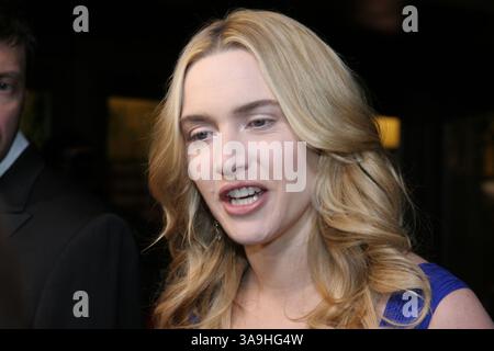 6 gennaio 2007 - Palm Springs, CALIFORNIA, USA - KATE WINSLET arriva al Palm Springs International Film Festival Gala Awards Presentation tenutosi al Palm Springs Convention Center, dove ha ricevuto il premio "The Desert Palm Achievement Award". Foto Stock