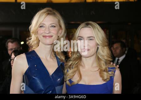 6 gennaio 2007 - Palm Springs, CALIFORNIA, USA - CATE BLANCHETT e KATE WINSLET arrivano al Palm Springs International Film Festival Gala Awards Presentation tenutosi al Palm Springs Convention Center. CATE BLANCHETT ha ricevuto il "Career Achievement in Acting Award". KATE WINSLET ha ricevuto il premio "Desert Palm Achievement". Foto Stock