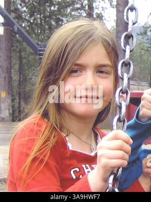23 maggio 2005; Hayden, ID, Stati Uniti; Shasta Groene è stata trovata viva in un ristorante Denny's a Coeur d'Alene, Idaho all'inizio di sabato 2 luglio 2005, ma suo fratello è ancora scomparso. Shasta Groene è la bambina di 8 anni scomparsa con suo fratello sei settimane fa da una casa dove i loro familiari sono stati uccisi. (File Photo) (FOTO DELLA POLIZIA) Un triplo omicidio in una casa sulla East Frontage Road vicino a Wolf Lodge, Idaho. Mark McKenzie, 37 anni, Brenda Groene, 40 anni, e Slade Groene, 13, sono stati trovati tutti morti in casa. Allarme ambra per bambini scomparsi, SHASTA GROENE di 8 anni (nella foto), 10 metri e 4 Foto Stock