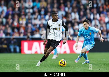 Valencia, Spagna. 30 marzo 2025. Cristian Mosquera (Valencia) calcio: Partita spagnola "LaLiga EA Sports" tra Valencia CF 1-0 RCD Mallorca all'Estadio de Mestalla di Valencia, Spagna. Crediti: Mutsu Kawamori/AFLO/Alamy Live News Foto Stock