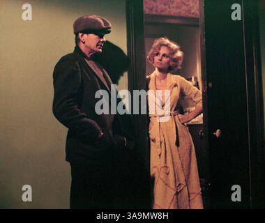 Oct 08, 1975; New Orleans, LA, USA; attore Charles Bronson stelle come Chaney e Jill Ireland come Lucy Simpson in Walter Hill azione diretta del dramma "tempi duri". Foto Stock