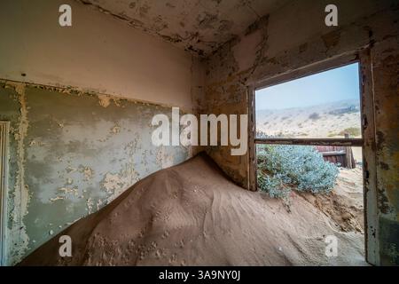 Immagini astratte della città fantasma di Kolmanskop, vicino a Luderitz in Namibia. Foto Stock