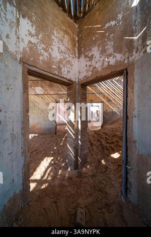 Immagini astratte della città fantasma di Kolmanskop, vicino a Luderitz in Namibia. Foto Stock
