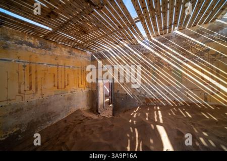 Immagini astratte della città fantasma di Kolmanskop, vicino a Luderitz in Namibia. Foto Stock