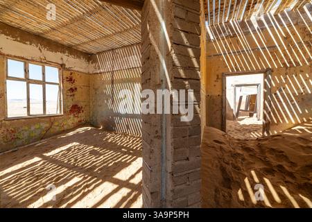 Immagini astratte della città fantasma di Kolmanskop, vicino a Luderitz in Namibia. Foto Stock