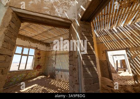 Immagini astratte della città fantasma di Kolmanskop, vicino a Luderitz in Namibia. Foto Stock
