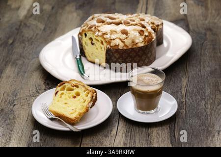 Colomba Pasquale, tradizionale pane pasquale italiano a forma di colomba. Foto Stock