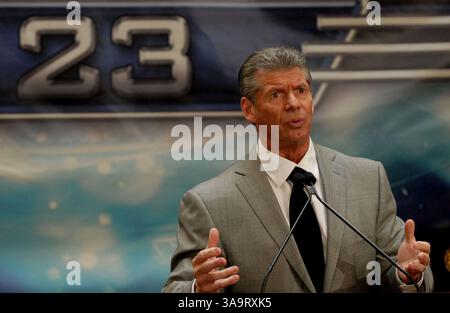 28 marzo 2007. New York. Il presidente della WWE Vince McMahon parla alla conferenza stampa annunciando i dettagli di WrestleMania 23 alla Trump Tower. (Immagine di credito: © Sharkpixs/ZUMA Press) Foto Stock
