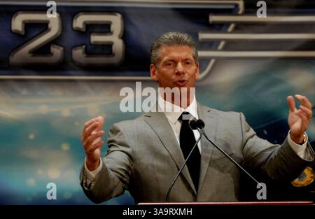 28 marzo 2007. New York. Il presidente della WWE Vince McMahon parla alla conferenza stampa annunciando i dettagli di WrestleMania 23 alla Trump Tower. (Immagine di credito: © Sharkpixs/ZUMA Press) Foto Stock