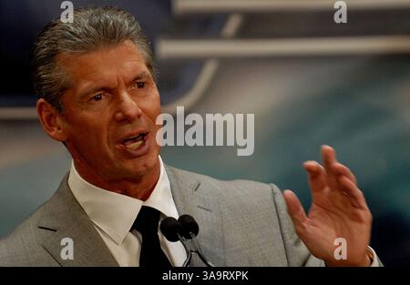 28 marzo 2007. New York. Il presidente della WWE Vince McMahon parla alla conferenza stampa annunciando i dettagli di WrestleMania 23 alla Trump Tower. (Immagine di credito: © Sharkpixs/ZUMA Press) Foto Stock