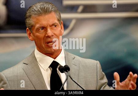 28 marzo 2007. New York. Il presidente della WWE Vince McMahon parla in una conferenza stampa annunciando i dettagli di WrestleMania 23 alla Trump Tower. (Immagine di credito: © Sharkpixs/ZUMA Press) Foto Stock