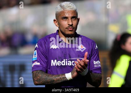 Domilson Cordeiro dos Santos Dodo dell'ACF Fiorentina durante la partita di serie A tra l'ACF Fiorentina e l'Atalanta BC allo stadio Artemio Franchi di Firenze (Italia), 30 marzo 2025. Foto Stock