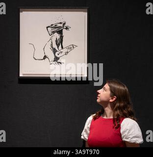 Bonhams, Londra, Regno Unito. 31 marzo 2025. La vendita di opere d'arte del XX/XXI secolo di Bonhams si svolge il 2 e 3 aprile. I punti salienti degli sconti serali (2 aprile) includono: Banksy (B. 1974), Rat with Scalpel, 2018, stima £ 100.000-150.000. Crediti: Malcolm Park/Alamy Live News Foto Stock