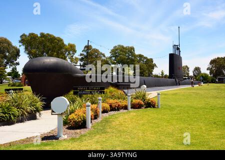 Holbrook, nuovo Galles del Sud, Australia – 30 dicembre 2015. L'involucro e la pinna dell'HMAS Otway, noto come Big Submarine, a Holbrook, NSW. Una delle f Foto Stock