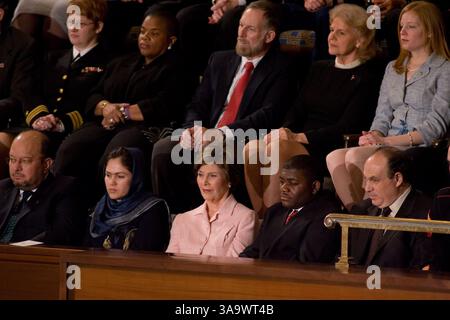 31 gennaio 2006; Washington, DC, USA; LAURA BUSH (centro) partecipa al discorso sullo stato dell'Unione a Washington DC il 31 gennaio 2006. Credito obbligatorio: Foto di William Foster/ZUMA Press. (©) Copyright 2006 di William Foster Foto Stock