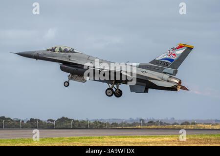 Avalon, Australia. 30 marzo 2025. Gli F-16 dell'USAF sono stati visti decollare all'Avalon International Airshow. Avalon International Airshow 2025, Final Day con l'Airforce Roulettes e l'USAF F-22 Raptor in mostra aerea. Credito: SOPA Images Limited/Alamy Live News Foto Stock