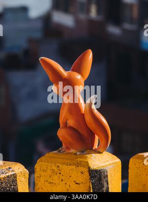 Vista della statua del piccolo Principe e della scultura della Fox nel deserto nel villaggio culturale Gamcheon, Busan, Corea del Sud, Gamcheon-dong, distretto di Saha, strade an Foto Stock