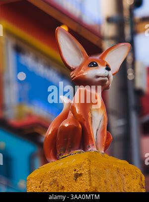 Vista della statua del piccolo Principe e della scultura della Fox nel deserto nel villaggio culturale Gamcheon, Busan, Corea del Sud, Gamcheon-dong, distretto di Saha, strade an Foto Stock