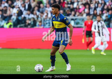 Torino, Italia. 29 marzo 2025. Koni De Winter del Genoa CFC visto in azione durante la partita di calcio di serie A 2024/25 tra Juventus FC e Genoa CFC all'Allianz Stadium crediti: dpa/Alamy Live News Foto Stock