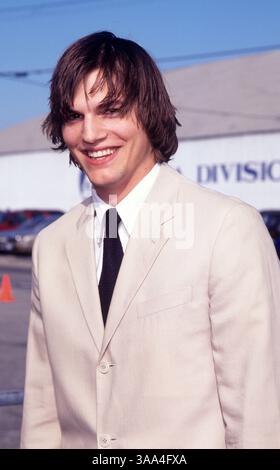 1 agosto 1999 - Santa Monica, CALIFORNIA, USA - ASHTON KUTCHER ai Teen Choice Awards. Foto Stock