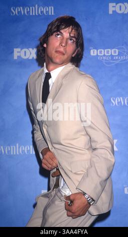 1 agosto 1999 - Santa Monica, CALIFORNIA, USA - ASHTON KUTCHER ai Teen Choice Awards. Foto Stock