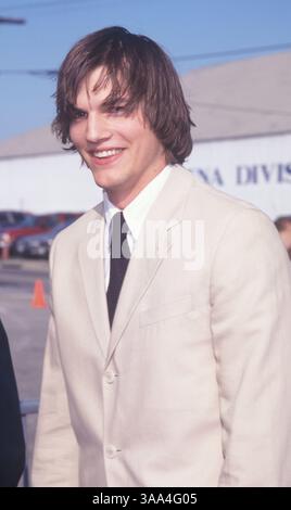 1 agosto 1999 - Santa Monica, CALIFORNIA, USA - ASHTON KUTCHER ai Teen Choice Awards. Foto Stock