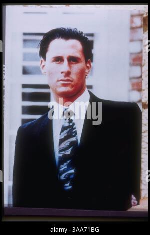 16 novembre 2006; Los Angeles, CA, Stati Uniti; FOX TV ha in programma di intervistare la 59enne ex star del football e attore su "come avrebbe commesso" gli omicidi della sua ex moglie, Nicole Brown Simpson, e del suo amico Ronald Goldman. L'intervista in due parti, "senza restrizioni", diretta dall'editore di libri Judith Regan e intitolata "O.J. Simpson: If i Did IT, Here's How IT Happened", sarà trasmessa in onda il 27 novembre e il 29 novembre 2006. Nella foto: Superstar della NFL Hall of Fame, emittente televisiva, attore e lanciatore televisivo per Hertz: ORENTHAL JAMES SIMPSON. Soprannominato "The Juice" e "O.J.", nato nel luglio 9,1947 a San Franc Foto Stock