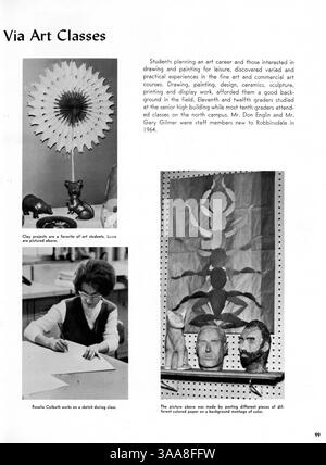 Il Robbinsdale High School Yearbook 1964, "The Robin", fornisce un'analisi archivistica della vita accademica ed extracurricolare della Robbinsdale High School durante l'anno scolastico 1963-1964, evidenziando i risultati degli studenti e i principali eventi scolastici. Foto Stock