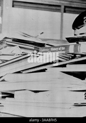 Il Robbinsdale High School Yearbook 1964, "The Robin", commemora i principali contributi di studenti e insegnanti, competizioni sportive e attività scolastiche durante l'anno scolastico 1963-1964. Foto Stock