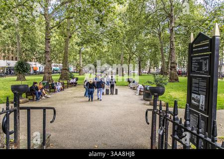 Londra, Regno Unito - 6 agosto 2023: Berkeley Square Gardens nel quartiere Mayfair. Foto Stock