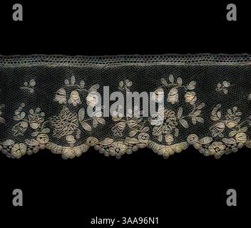 Una delicata finitura in pizzo decorata da intricati motivi floreali e bordi smerlati, che mettono in risalto la raffinata artigianalità e l'eleganza. Arte classica con un tocco moderno reinventata da Artotop, basata su bordi, anni '1820/'30, Francia, lino e crine, pizzo ad ago di un tipo noto come 'punto D'Aleca' Foto Stock