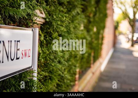 LONDRA - 31 MARZO 2025: Segnale stradale in SW12, Balham, Clapham e Clapham Common area - sud-ovest di Londra Foto Stock