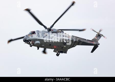 Radom, Polonia - 25 agosto 2023: Elicottero da trasporto Merlin della Marina polacca Leonardo AgustaWestland AW101. Aviazione e velivoli a rotazione militari. Foto Stock