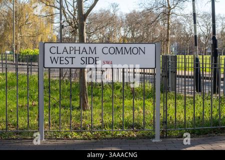 LONDRA - 31 MARZO 2025: Cartello Clapham Common Street in SW12, Balham, zona di Clapham, sud-ovest di Londra Foto Stock