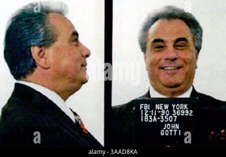 1990 , 11 dicembre, Stati Uniti d'America : il boss mafioso JOHN Joseph GOTTI Jr ( 1940 - 2002 ) ucciso dalla polizia . Era un capo della Gambino Crime Family , una delle cinque famiglie di New York . Fotografo sconosciuto del dipartimento di polizia di New York . - STORIA - FOTO STORICHE - FOTO SEGNALETICA - FOTO FOTO - FOTO - FOTO - FOTO - RITRATTO - RITRATTO - CRIMINALE - MAFIOSO - COSCA MAFIOSA - CRIMINALITÀ ORGANIZZATA - FUORILEGGE - CRONACA NERA --- ARCHIVIO GBB Foto Stock