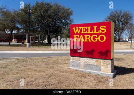 Austin, Texas, Stati Uniti - 18 marzo 2022: Primo piano del cartello Wells Fargo Ground. Foto Stock